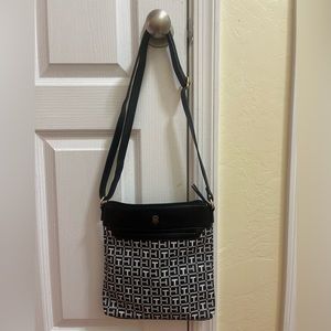 I selling Tommy Hilfiger crossbody bag